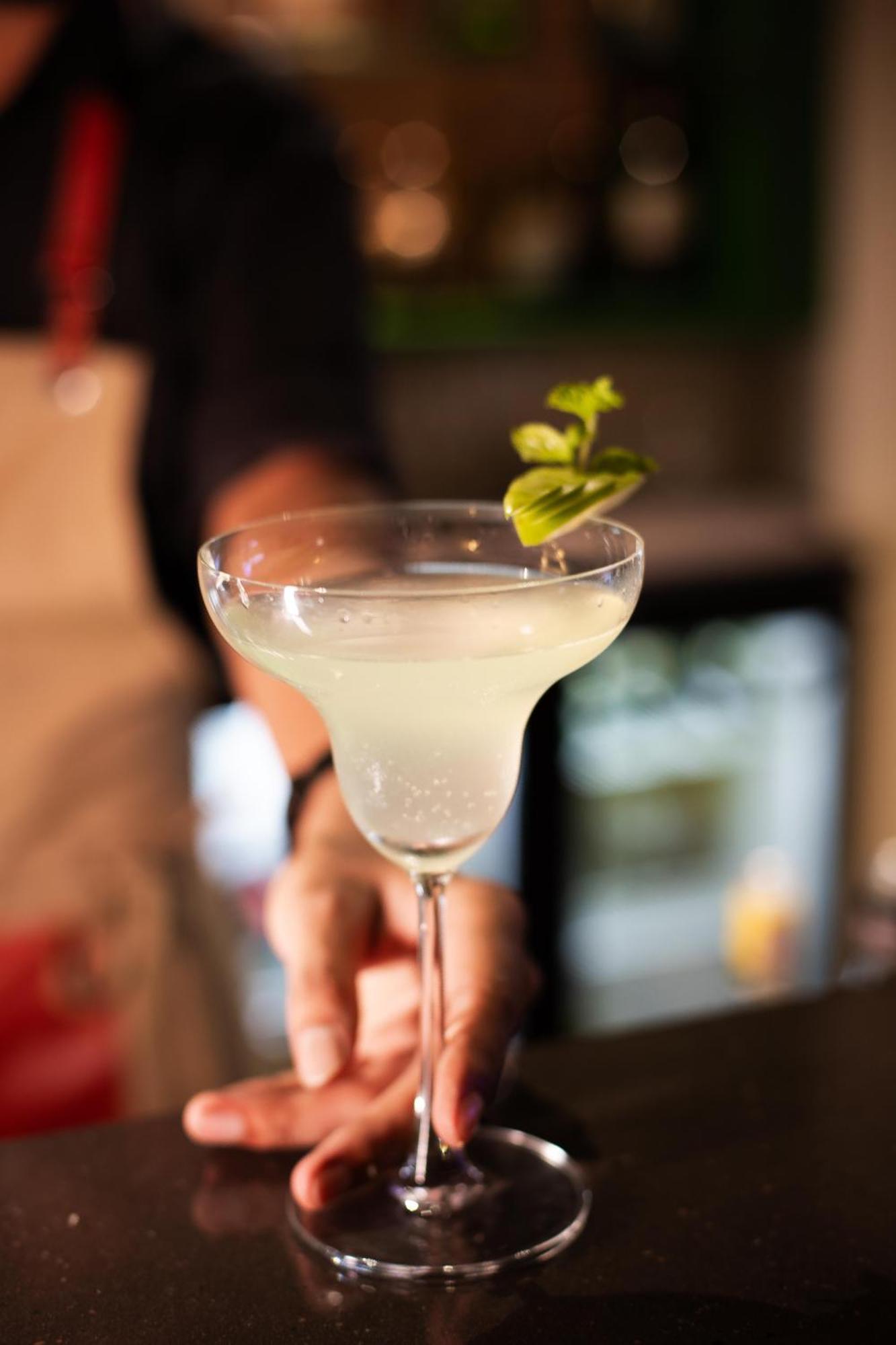 Js纪念品酒店 德拉敦 外观 照片